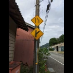 本黒田駅の近く（兵庫県のハト標識）