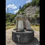 つくはら湖のほとりにある石像（ドラクエ、FFに登場しそうな景色）