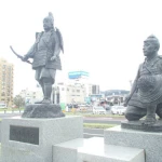 新田義貞と脇屋義助（太田駅前）（戦国時代より前の時代の武将像コレクション）