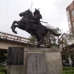 源満仲（川西池田駅前）（戦国時代より前の時代の武将像コレクション）