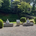 竹千代と家康の石像（戦国時代の武将像コレクション）