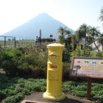 西大山駅・幸せを届ける黄色いポスト（変わり種・郵便ポスト）