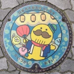 感田神社周辺（貝塚市・80周年記念マンホール）
